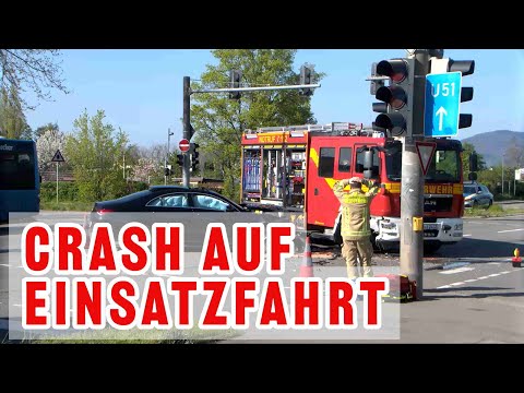 Auf Einsatzfahrt: Mercedes kracht in Heidelberg frontal in Feuerwehrfahrzeug